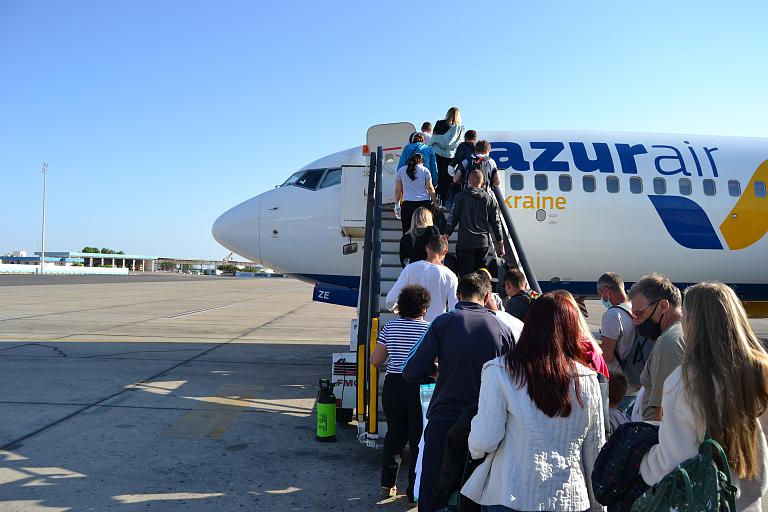 Фотообзор авиакомпании Азур Эйр Украина (Azur Air Ukraine)